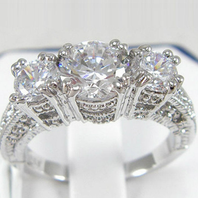 Zarte handwerkliche Ring