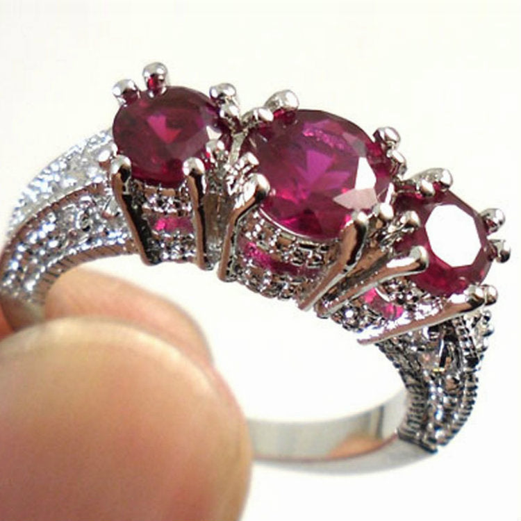 Zarte handwerkliche Ring