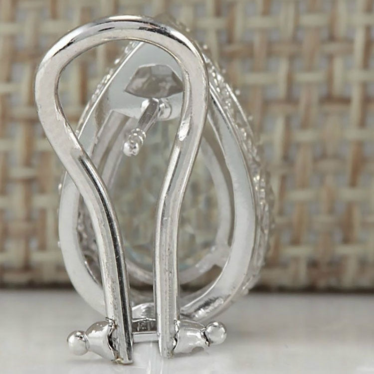 Zarte handwerkliche Ohrring