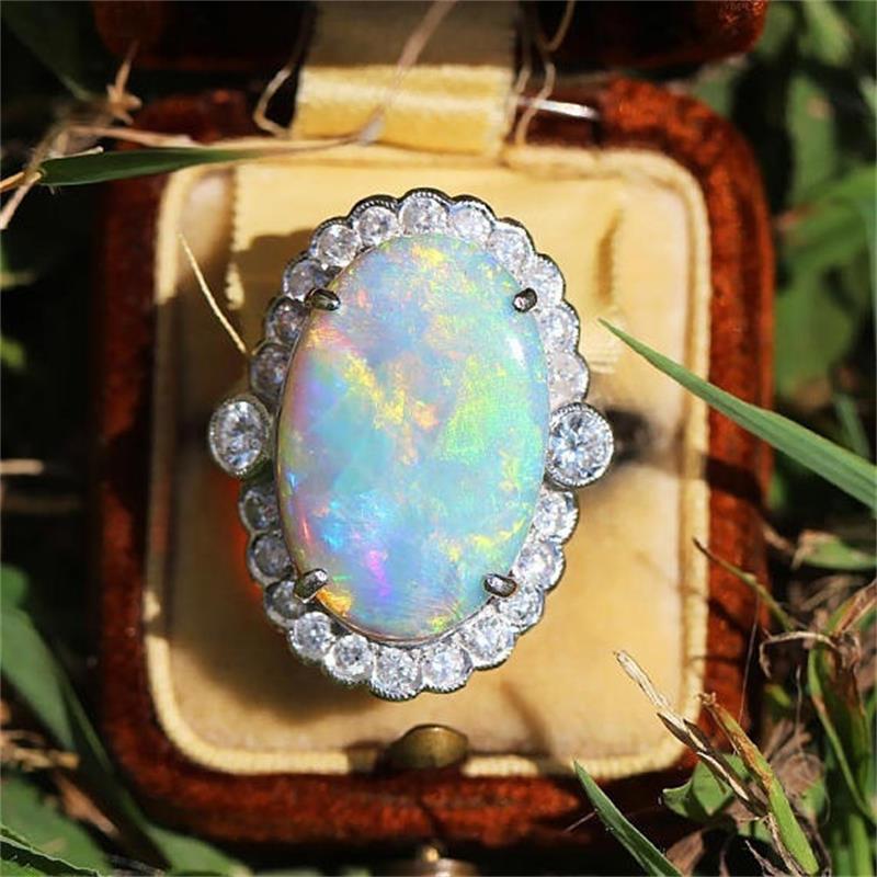 Zarte handwerkliche Ring