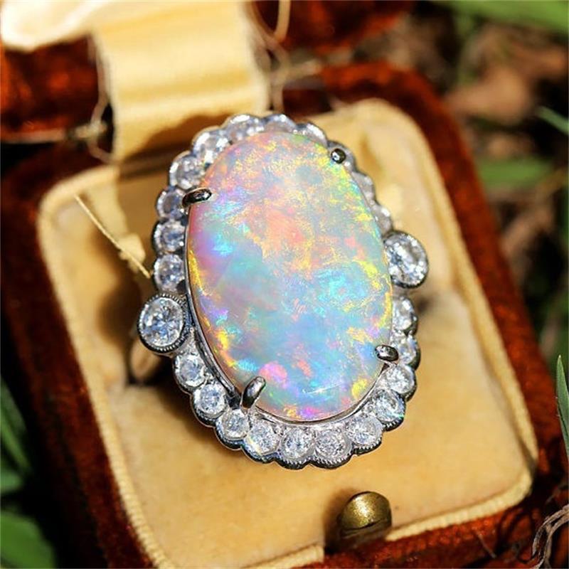 Zarte handwerkliche Ring