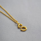 Schöne Halskette mit einzigartigem Stil