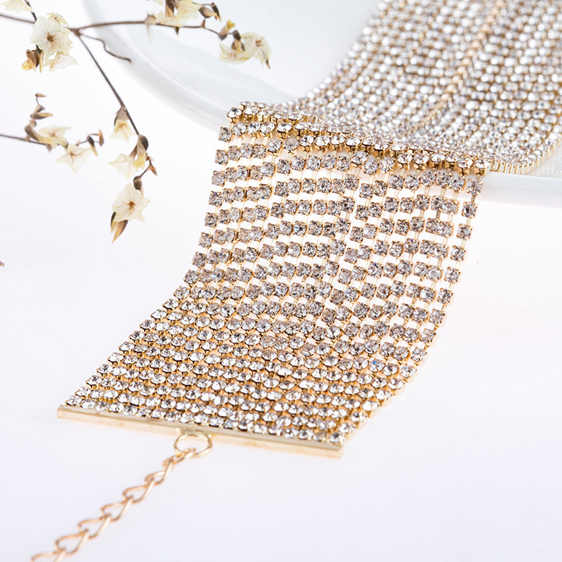 Schöne Halskette mit einzigartigem Stil