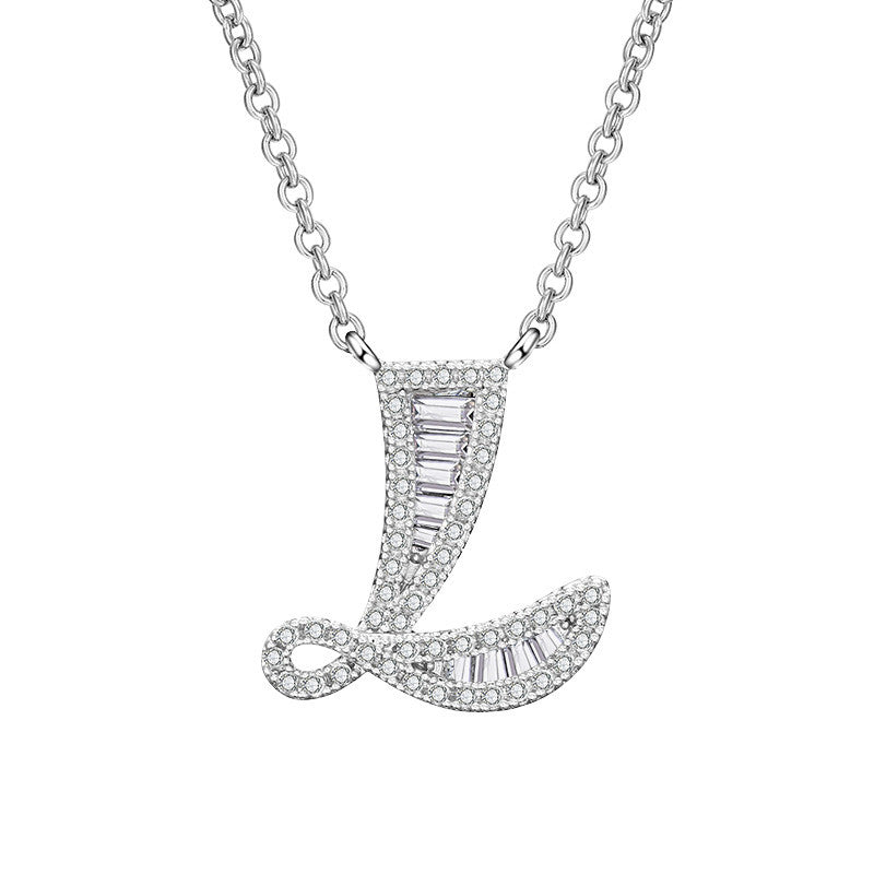 Zarte handwerkliche Halskette