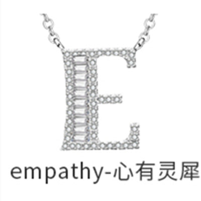 Zarte handwerkliche Halskette