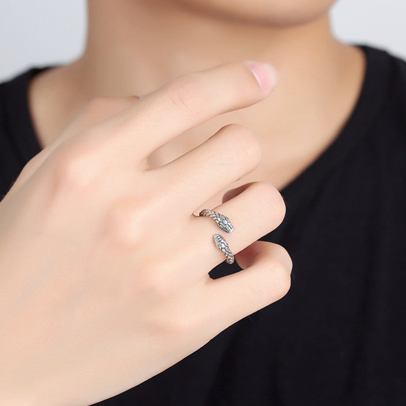 Zarte handwerkliche Ring