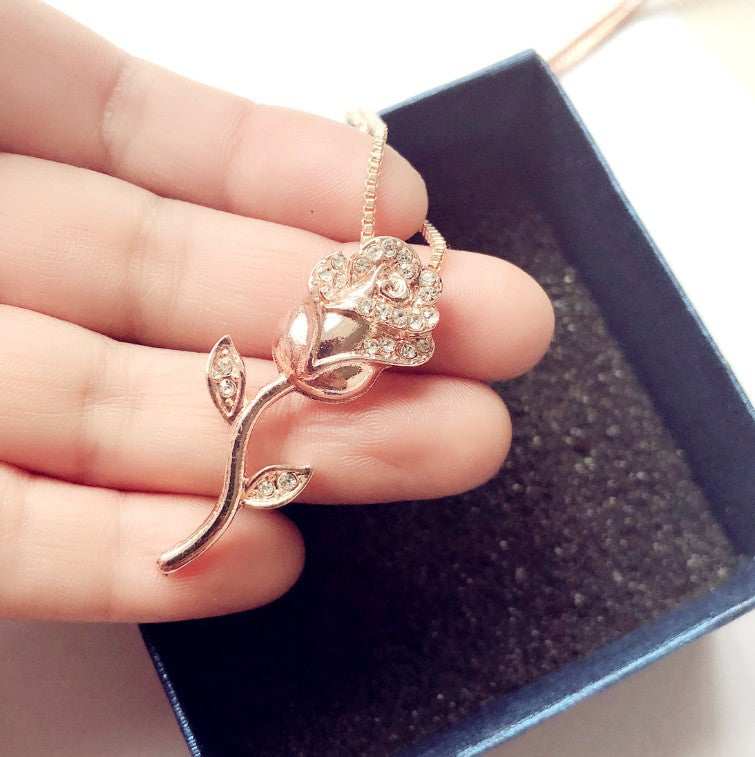 Zarte handwerkliche Halskette