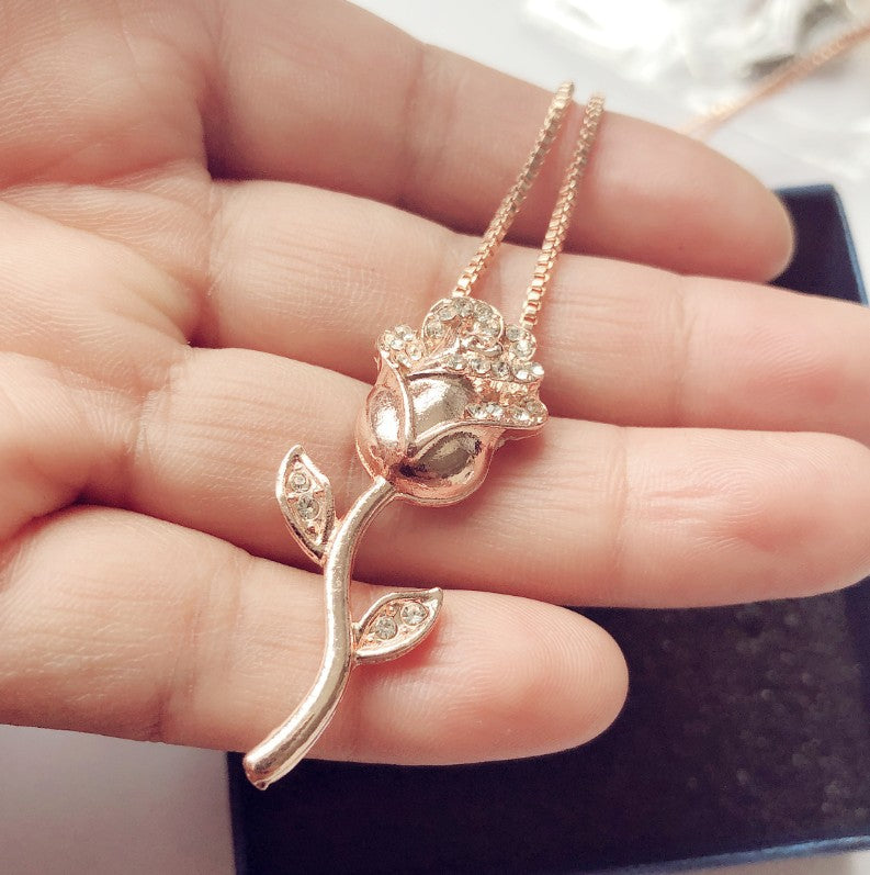 Zarte handwerkliche Halskette