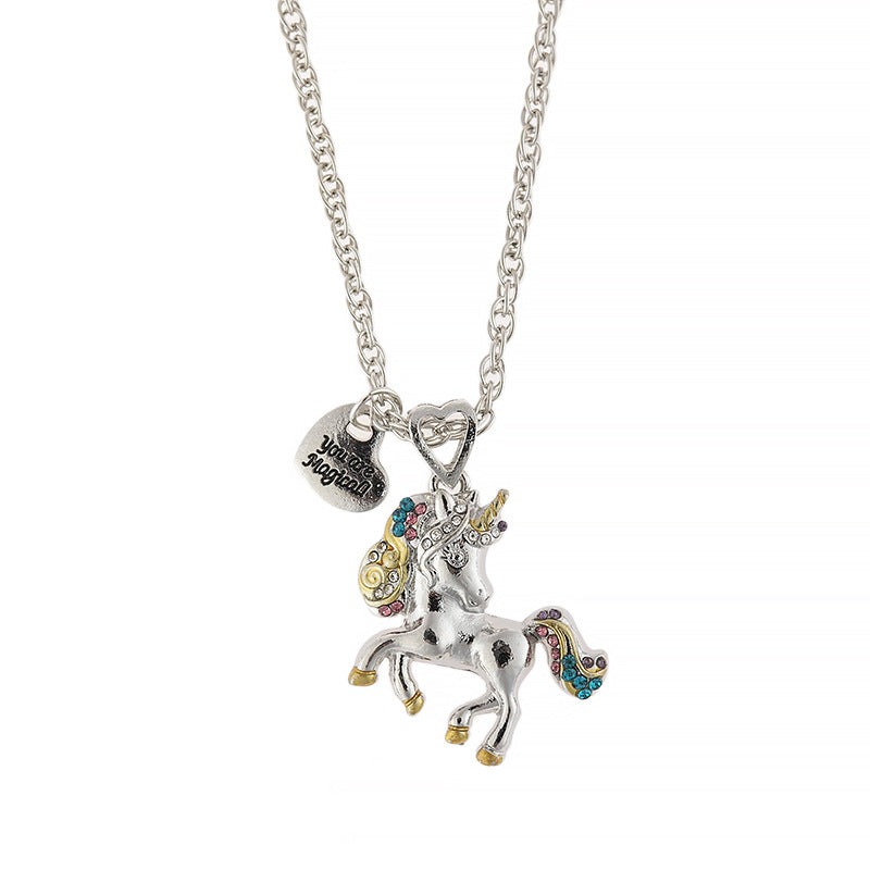 Schöne Halskette mit einzigartigem Stil