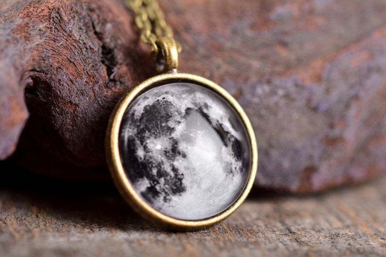 Zarte handwerkliche Halskette