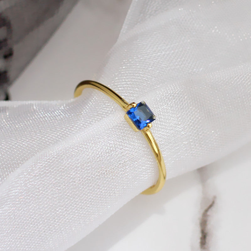 Zarte handwerkliche Ring