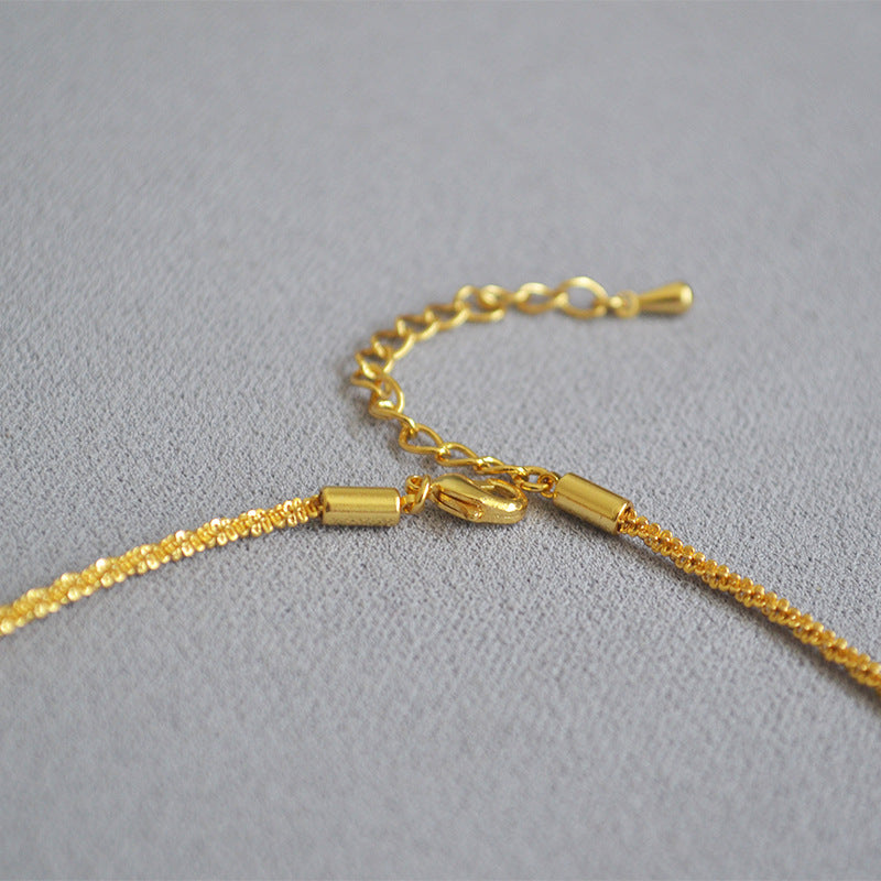 Schöne Gold Halskette mit einzigartigem Stil