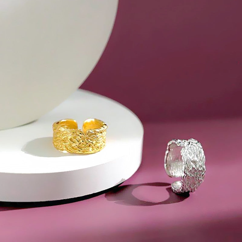 Zarte handwerkliche Ring