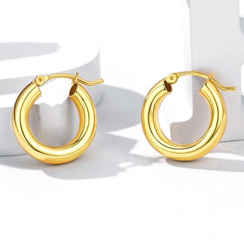 Zarte handwerkliche Ohrring