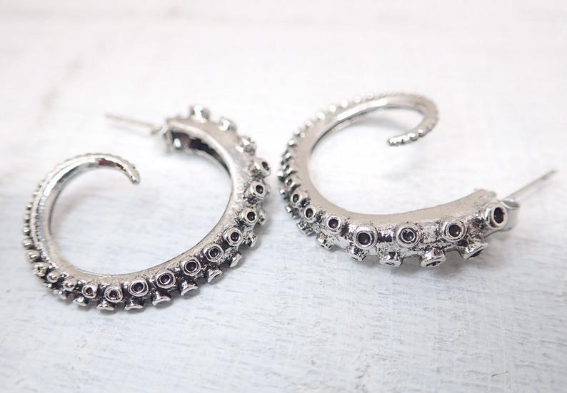 Zarte handwerkliche Ohrring