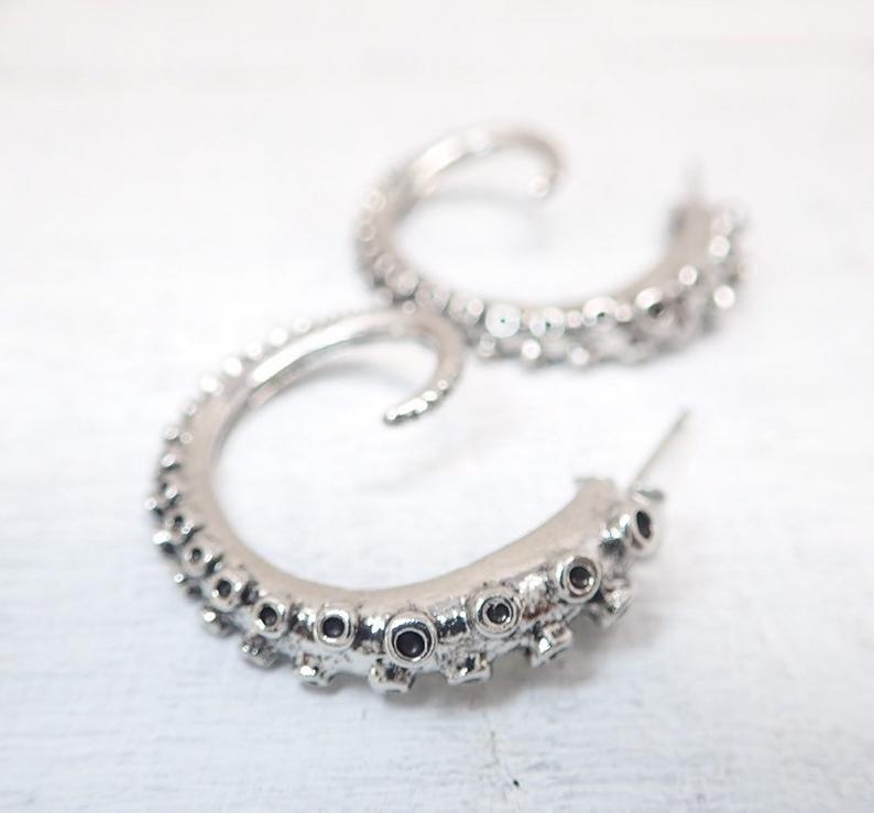 Zarte handwerkliche Ohrring