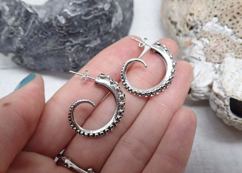 Zarte handwerkliche Ohrring