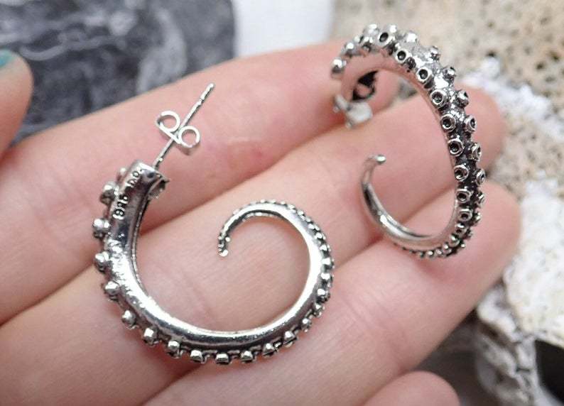 Zarte handwerkliche Ohrring