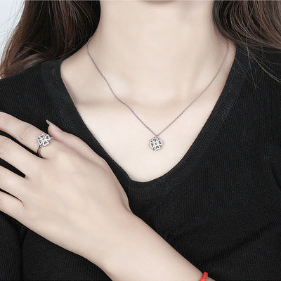 Schöne Halskette mit einzigartigem Stil