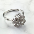 Schöne Halskette mit einzigartigem Stil