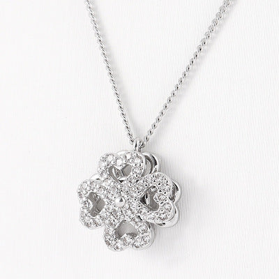 Schöne Halskette mit einzigartigem Stil