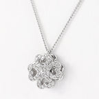 Schöne Halskette mit einzigartigem Stil