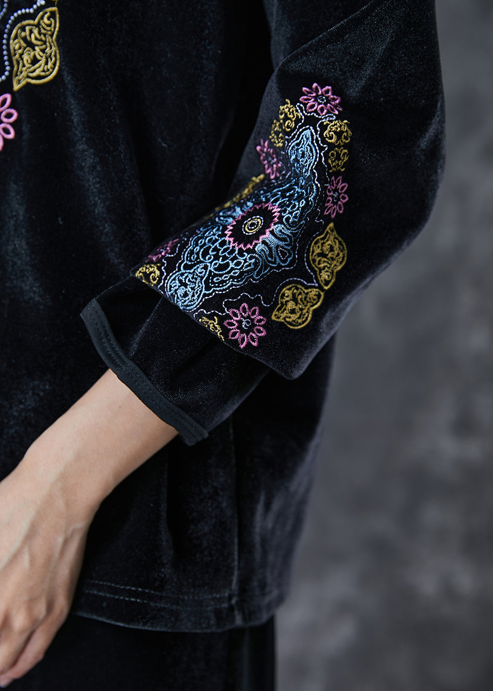 Loose Black O-neck Embroideried Silk Velour Two Piece Suit Set Spring