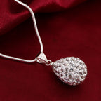 Schöne Halskette mit einzigartigem Stil