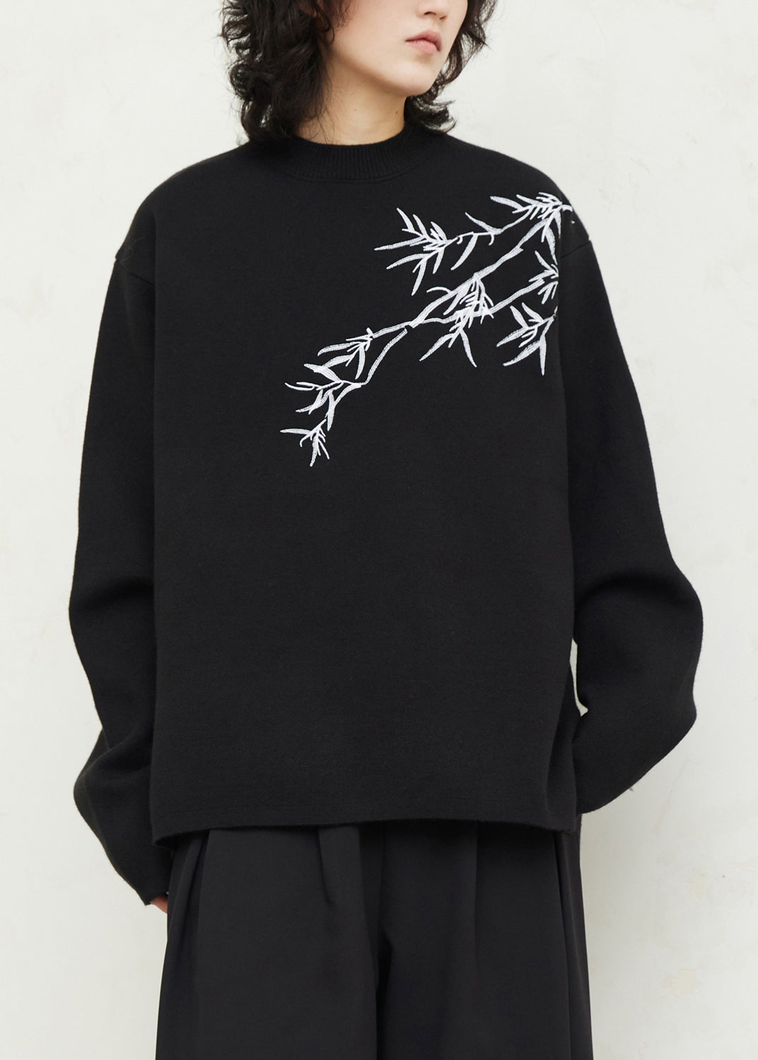 Original Design Black O-neck Embroidered Thick Cotton Knit Sweaters Fall