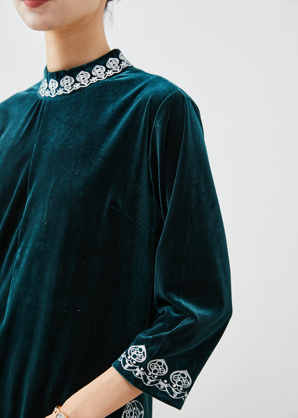 Peacock Green Embroideried Silk Velour Two Piece Set Bracelet Sleeve