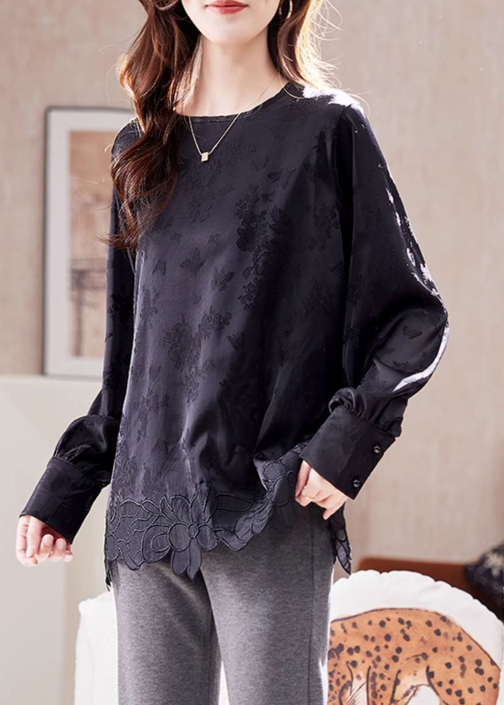 Handmade Black O-neck Embroidered Top Lantern Sleeve