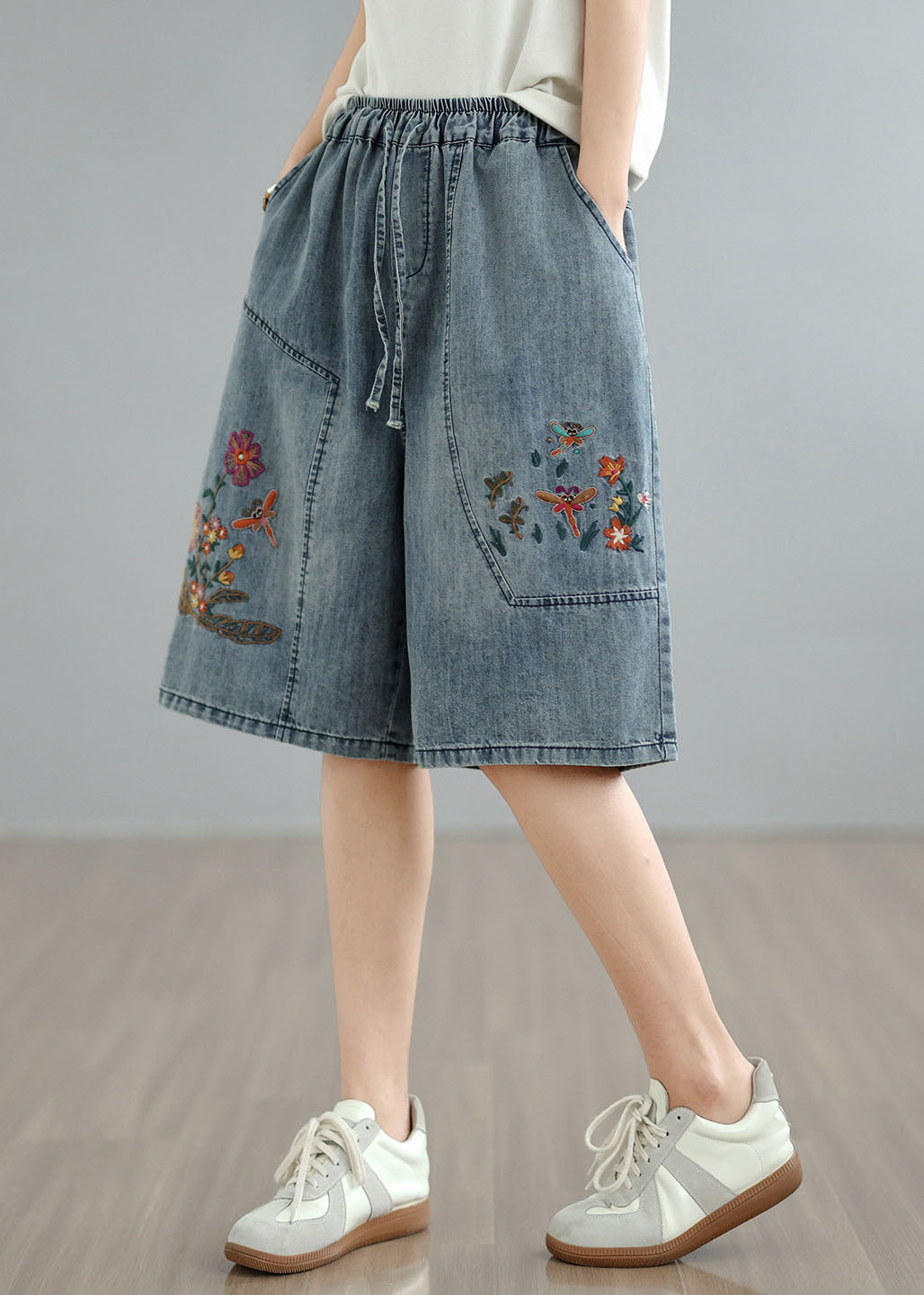 Blue Embroidered Pockets Denim Shorts Summer
