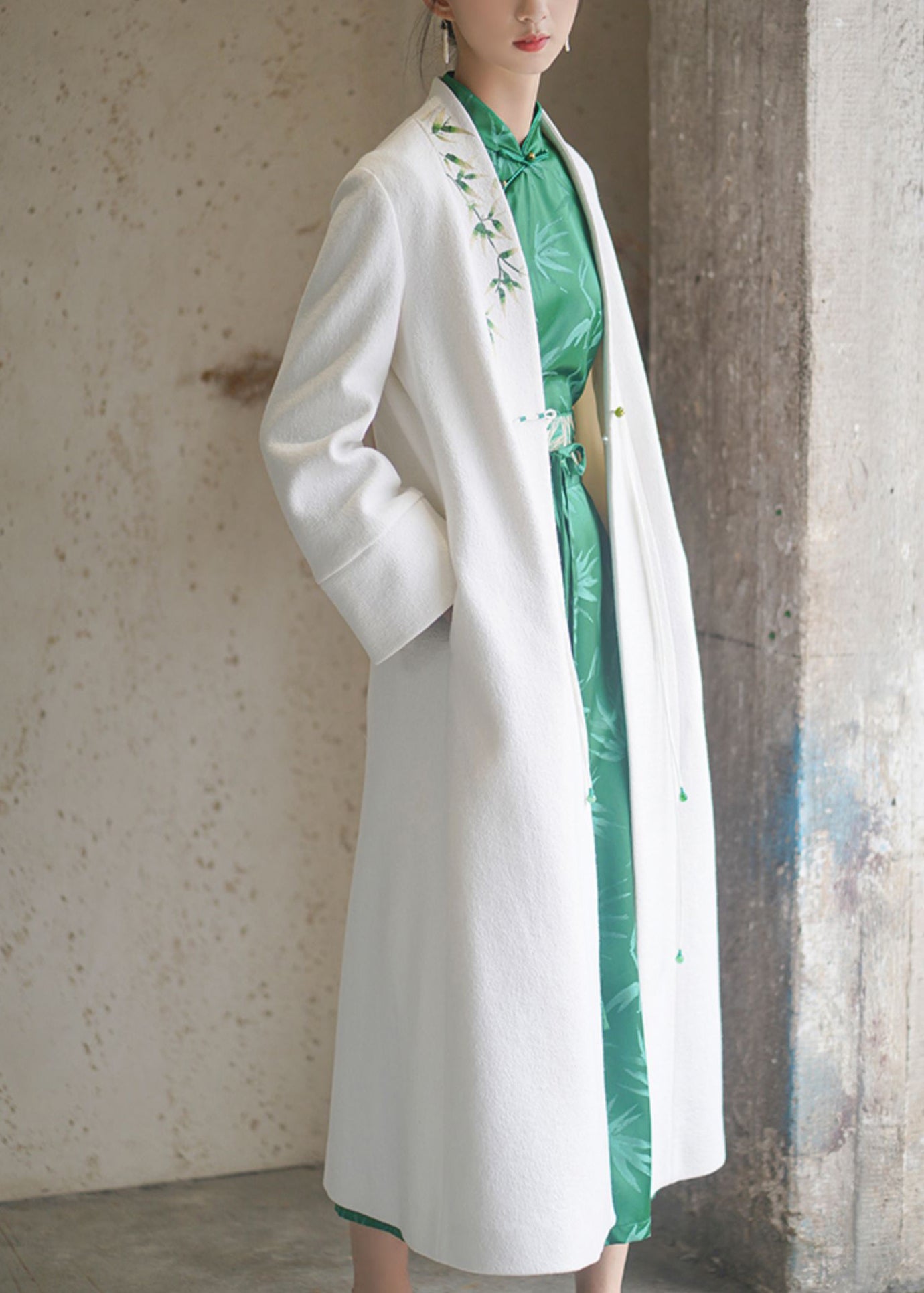 Chinese Style White Tasseled Embroideried Pockets Woolen Coats Winter