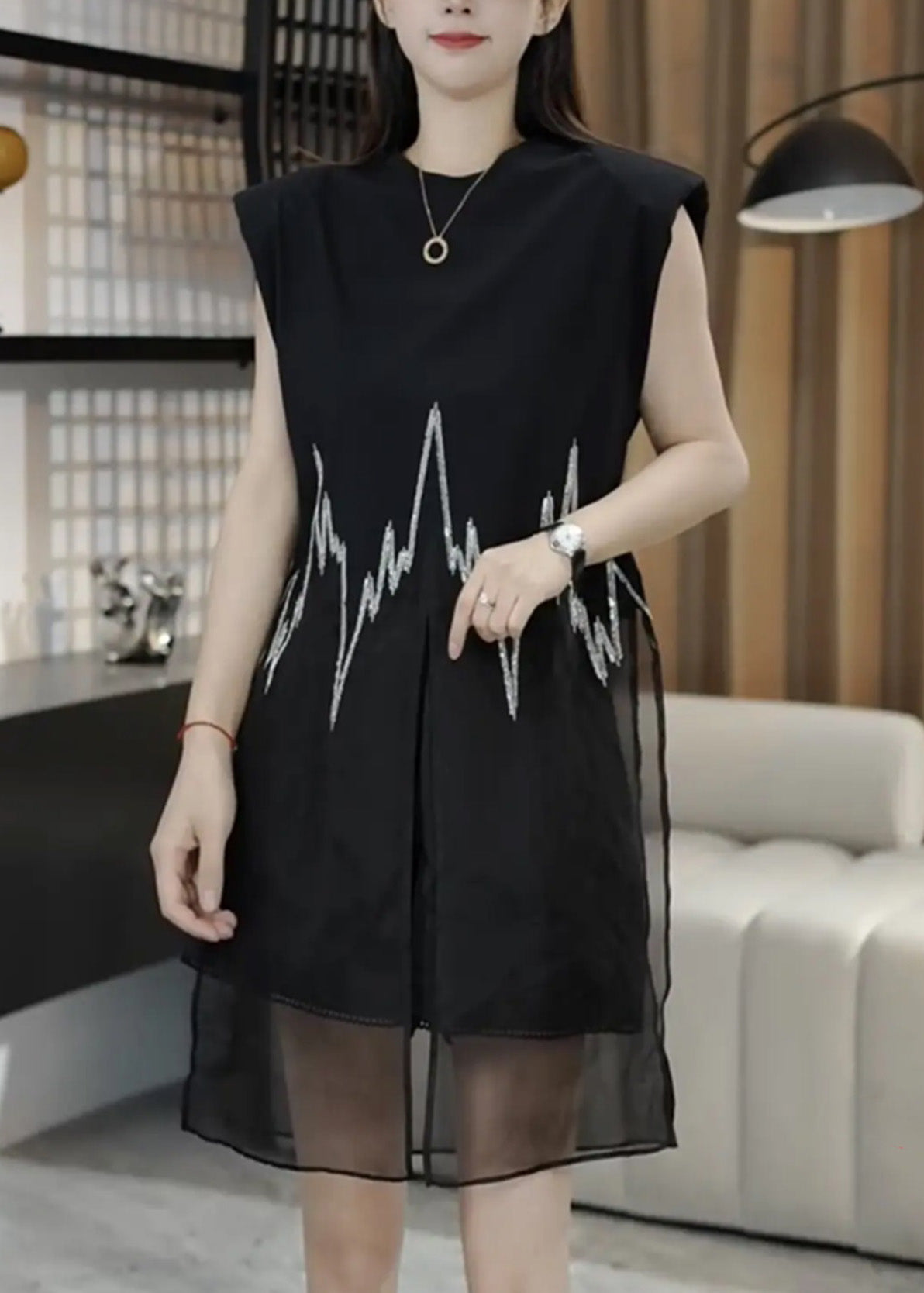 New Black O-neck Embroidered Side Open Mid Top Sleeveless