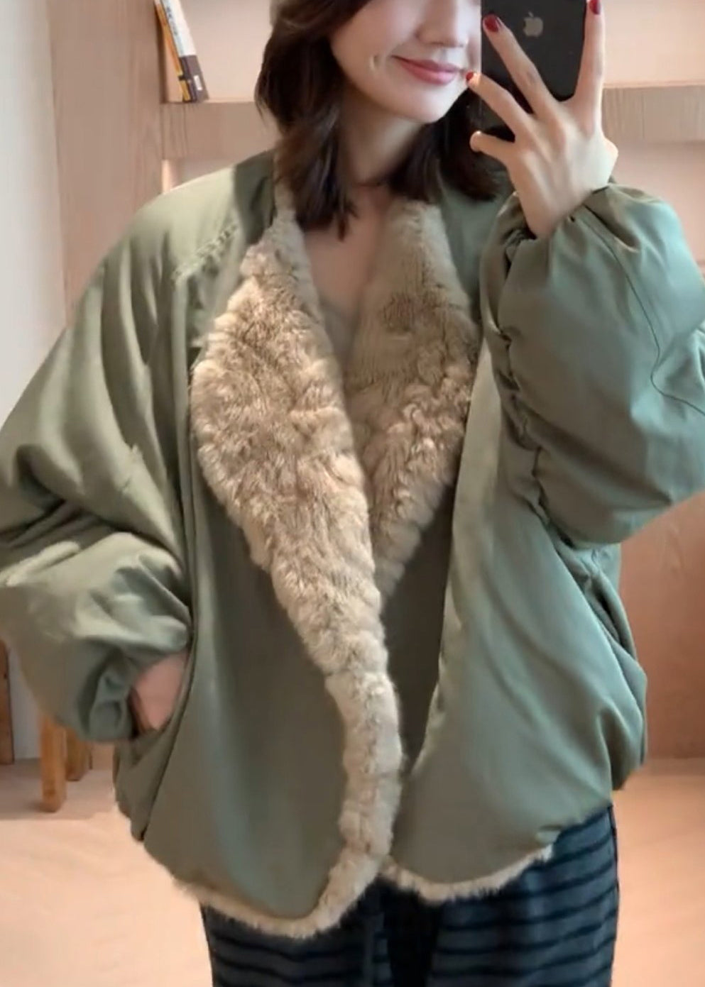 Loose Green Pockets Wear on Both Sides Fluffy Coats