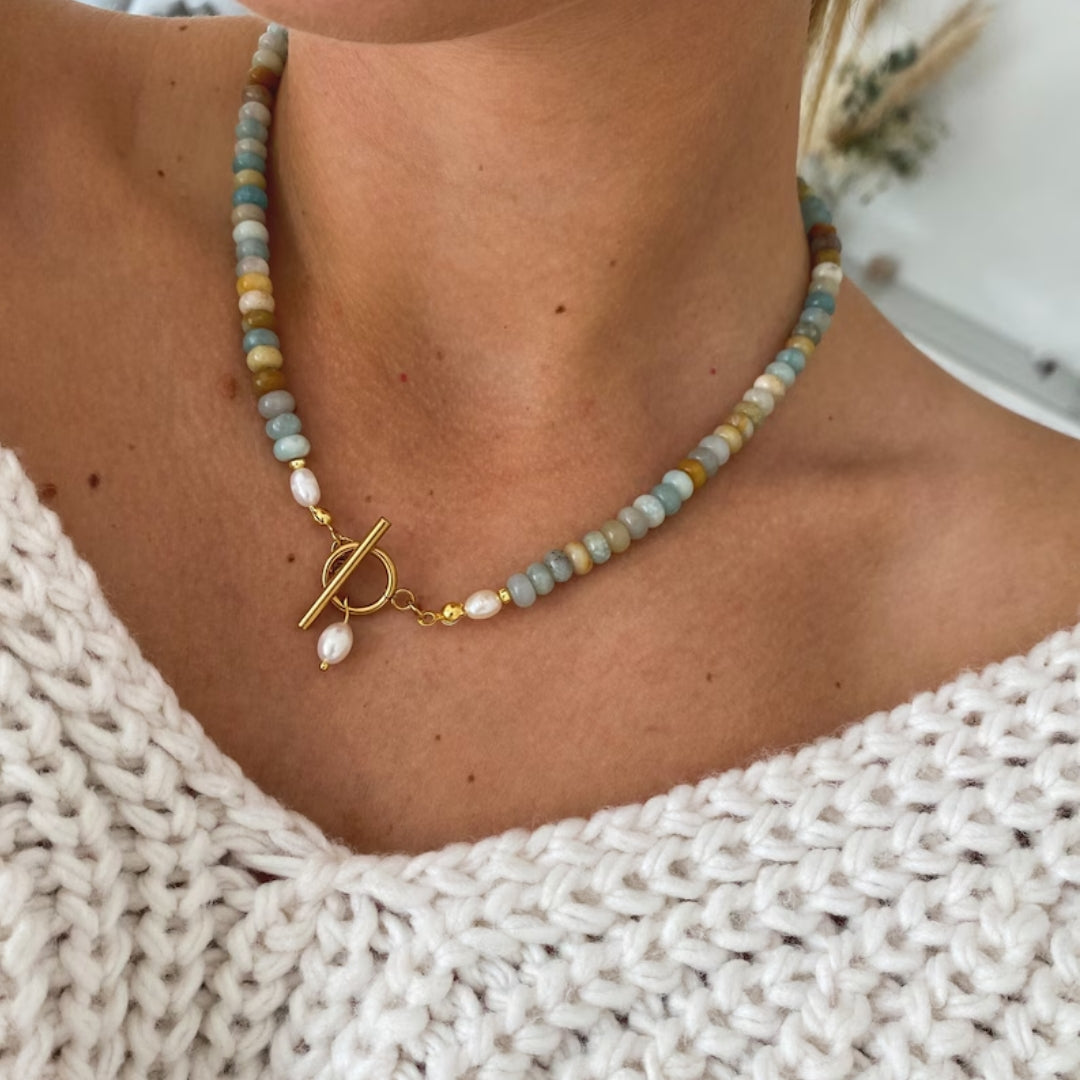 Schöne Gold Halskette mit einzigartigem Stil