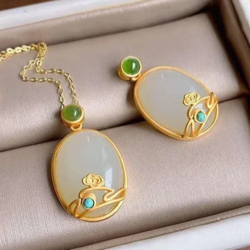 Schöne Halskette mit einzigartigem Stil