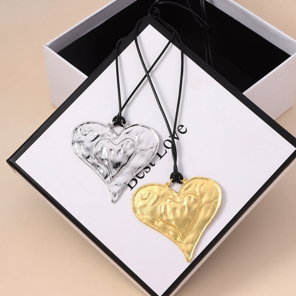 Schöne Halskette mit einzigartigem Stil