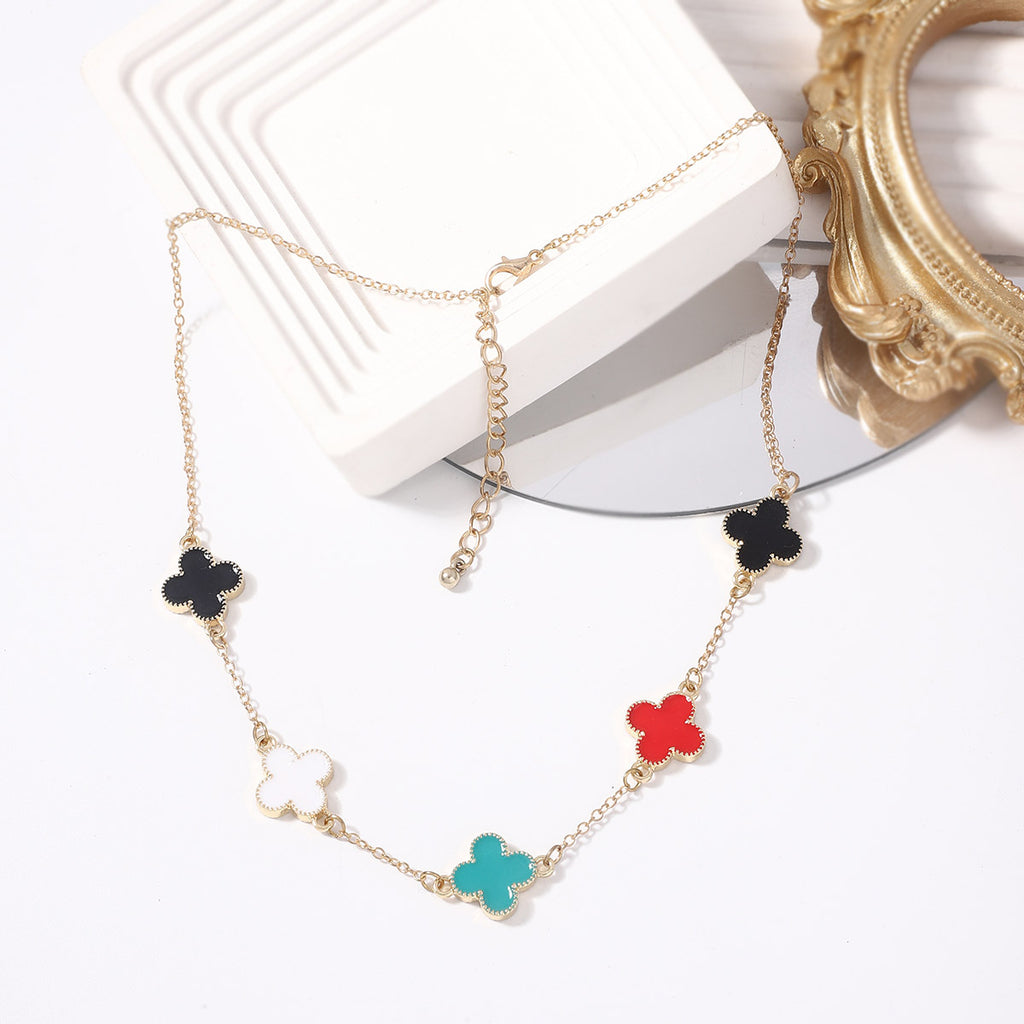 Schöne Halskette mit einzigartigem Stil