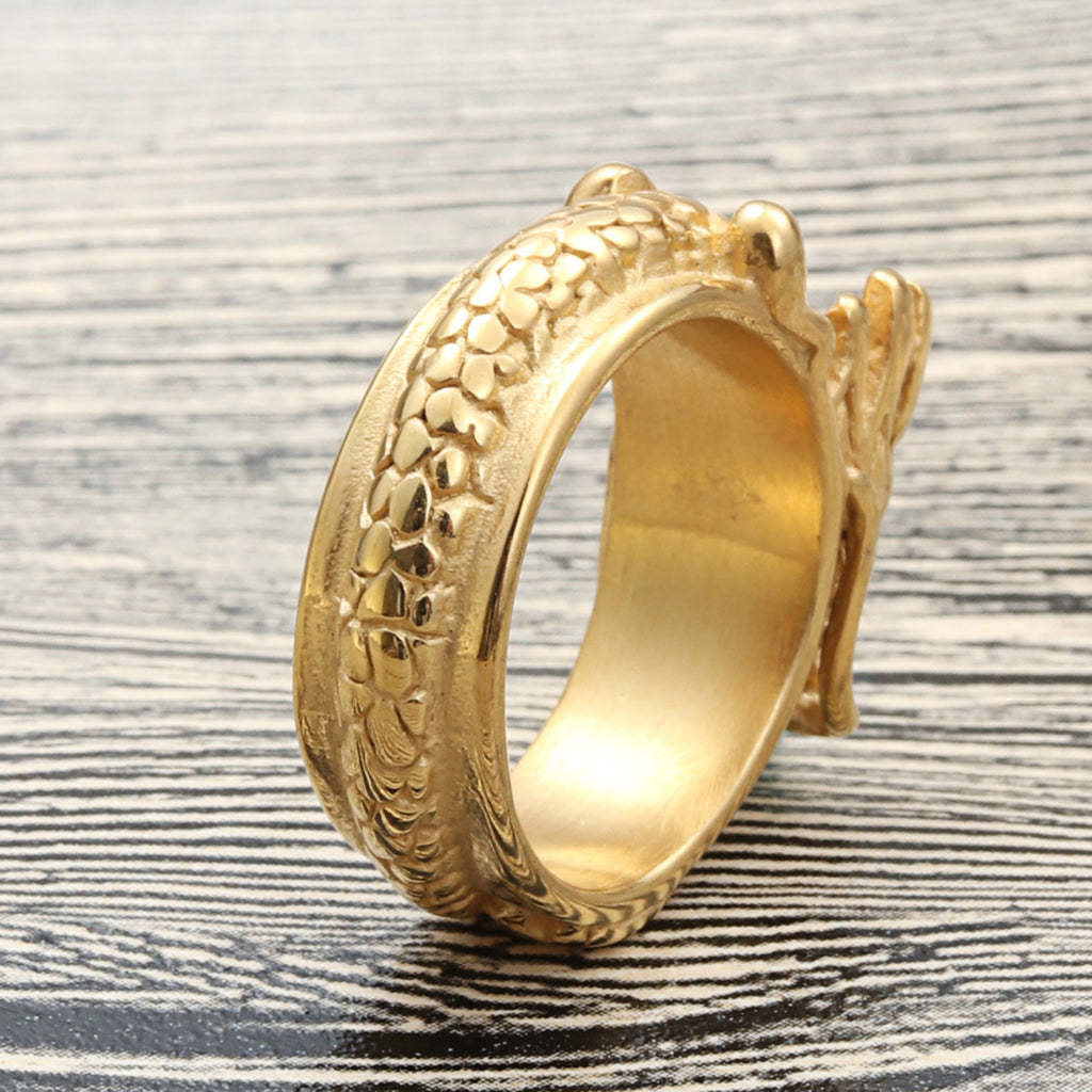 Zarte handwerkliche Ring