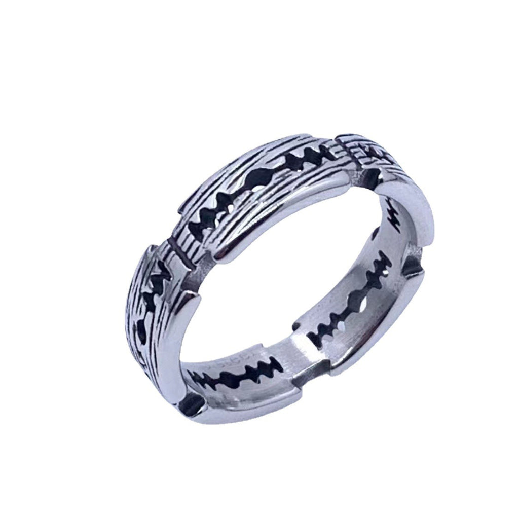Zarte handwerkliche Ring