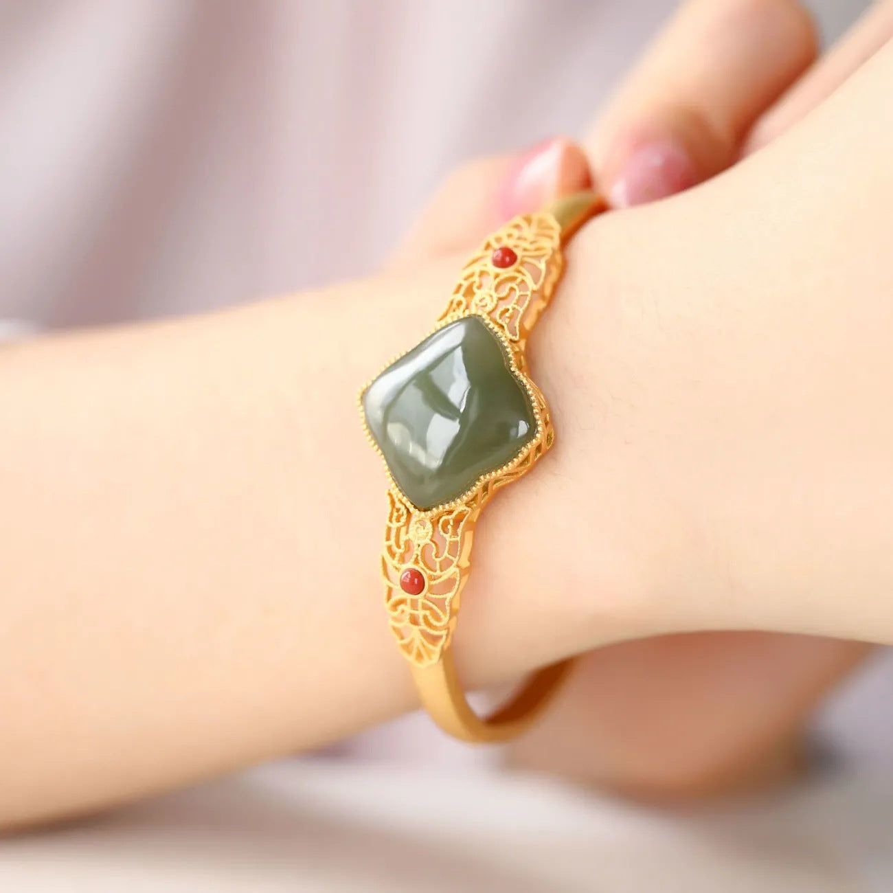 Klassische Gold Armband mit zeitloser Eleganz