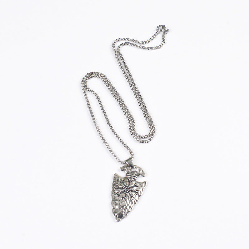 Zarte handwerkliche Halskette