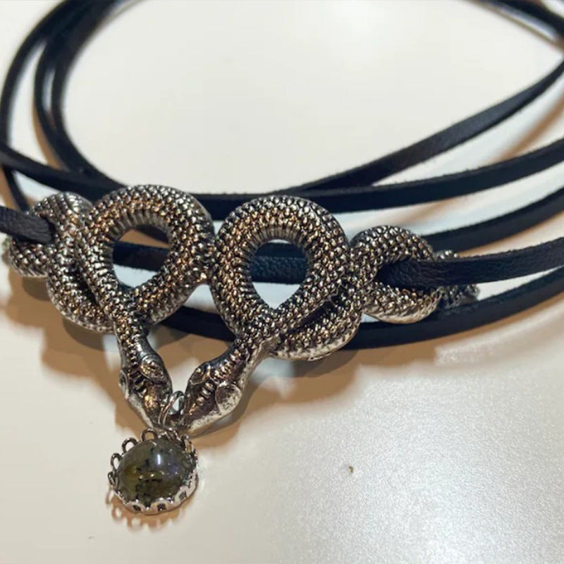Schöne Halskette mit einzigartigem Stil
