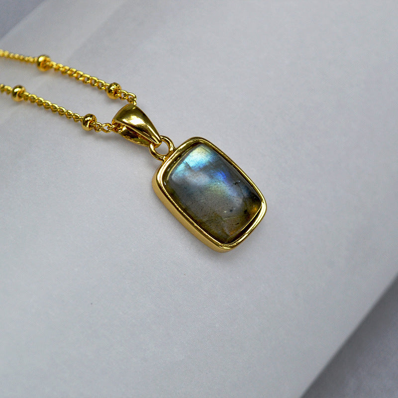 Schöne Gold Halskette mit einzigartigem Stil