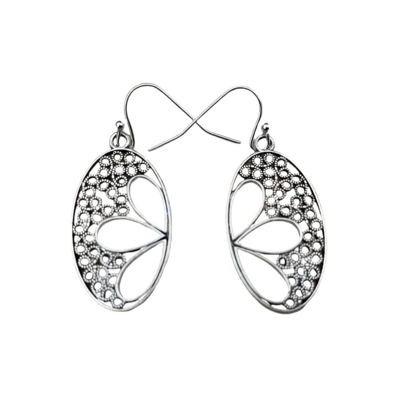 Zarte handwerkliche Ohrring