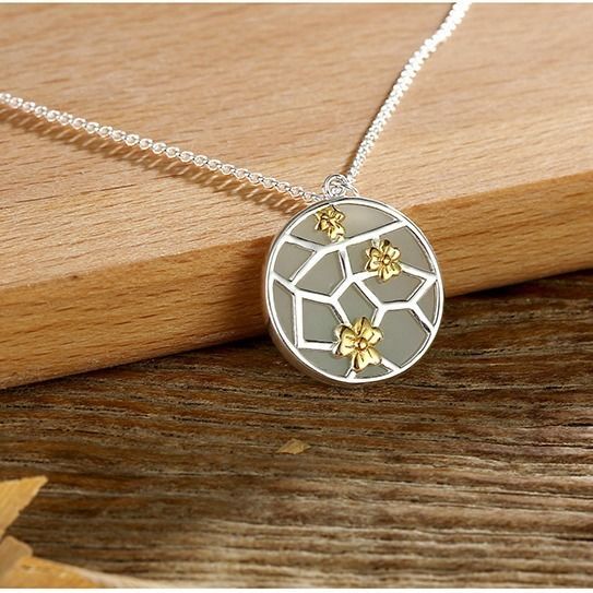 Schöne Silber Halskette mit einzigartigem Stil