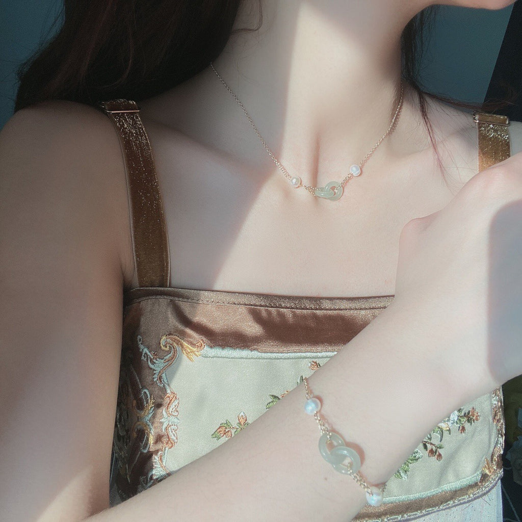 Schöne Halskette mit einzigartigem Stil