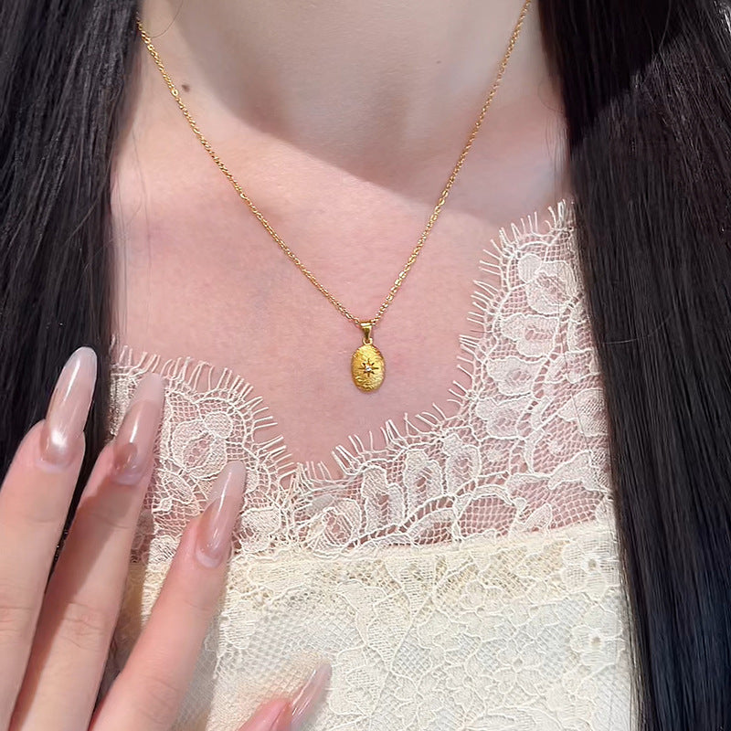 Zarte handwerkliche Halskette