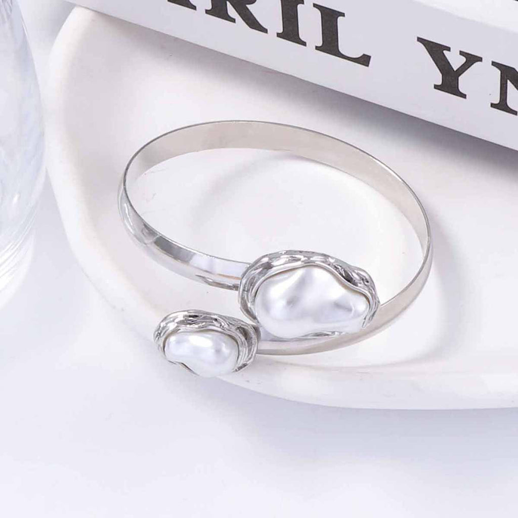 Schöne Perlen Armband mit einzigartigem Stil